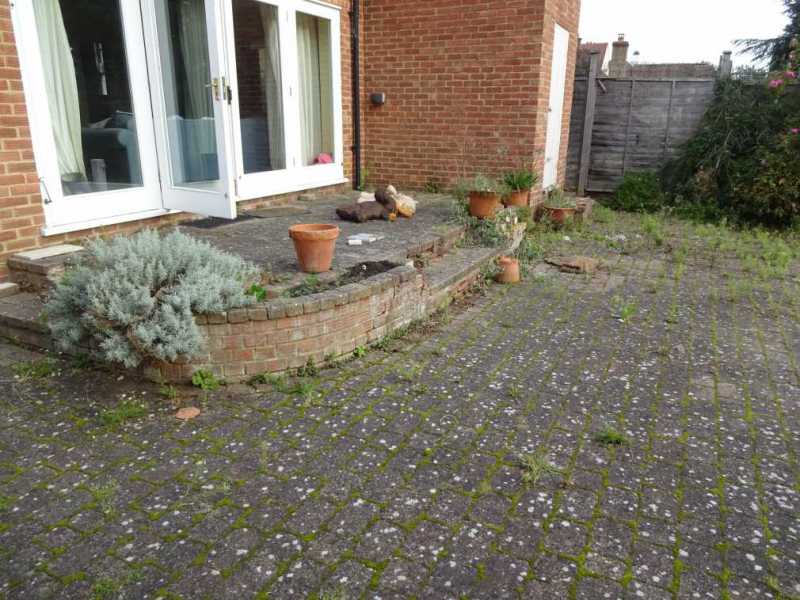 https://www.harpendenblockpaving.co.uk/wp-content/uploads/2017/03/After-new-patio-and-steps-in-St.Albans-e1516878980922.jpg